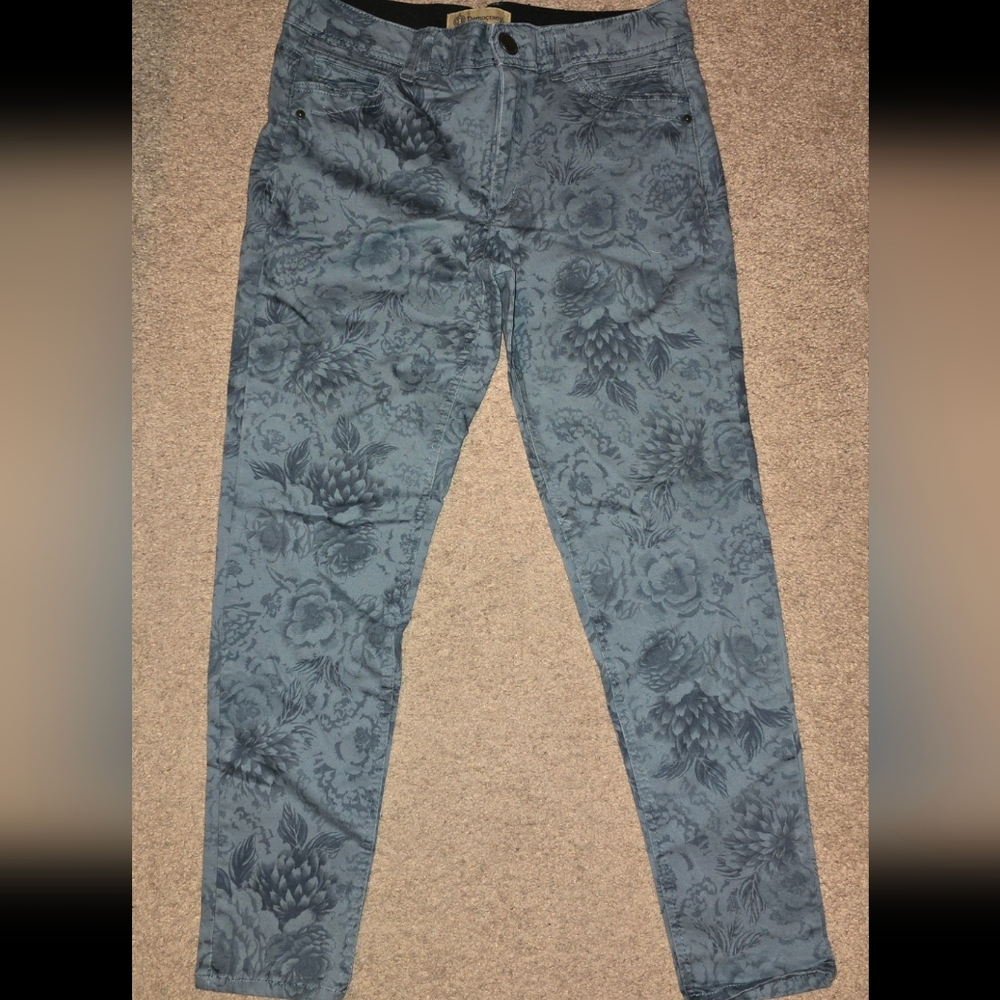 Democracy Ab Technology Gray Floral Capris Size 12